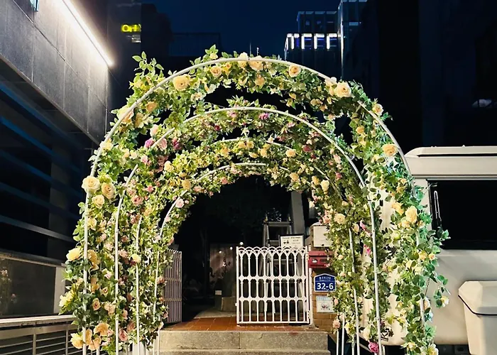 Spring Of Donggyo 103 Near Hongik Station *